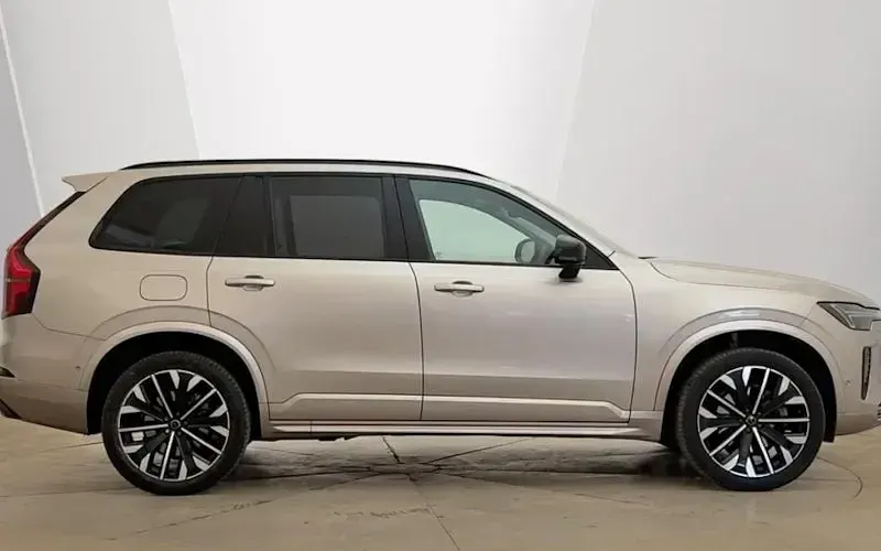 Used Volvo XC90 Ultra 250 HP (183 kW) 2025 Gold SUV