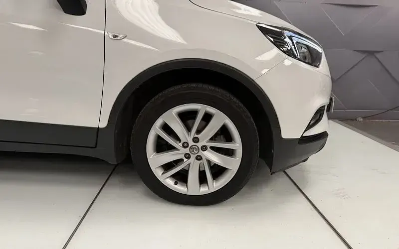 Used Vauxhall Mokka Design Edition 140 HP (102 kW) 2017 White SUV