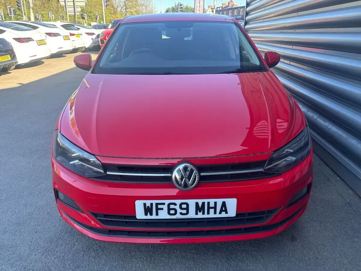 Used VW Polo SE 95 HP (69 kW) 2019 Red Hatchback