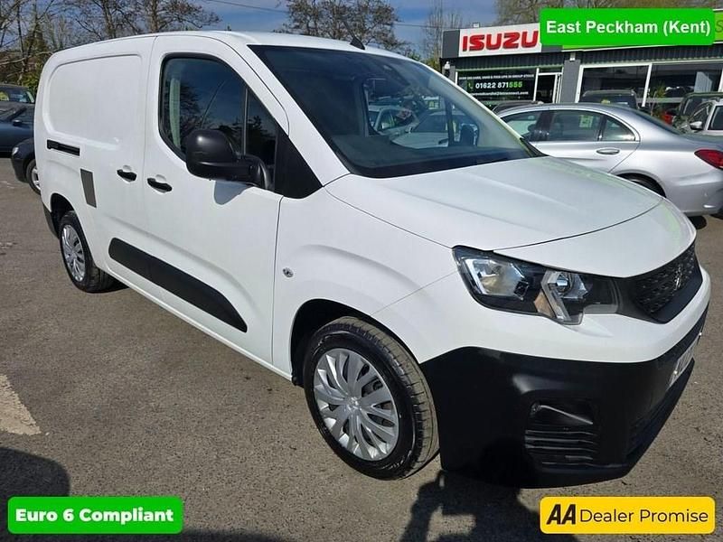 White Used 2021 Peugeot Partner S MPV | £11,499 (Expensive) - Image 1/4