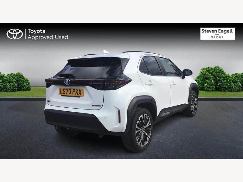 Used Toyota Yaris Hybrid 116 HP (85 kW) 2023 White Hatchback