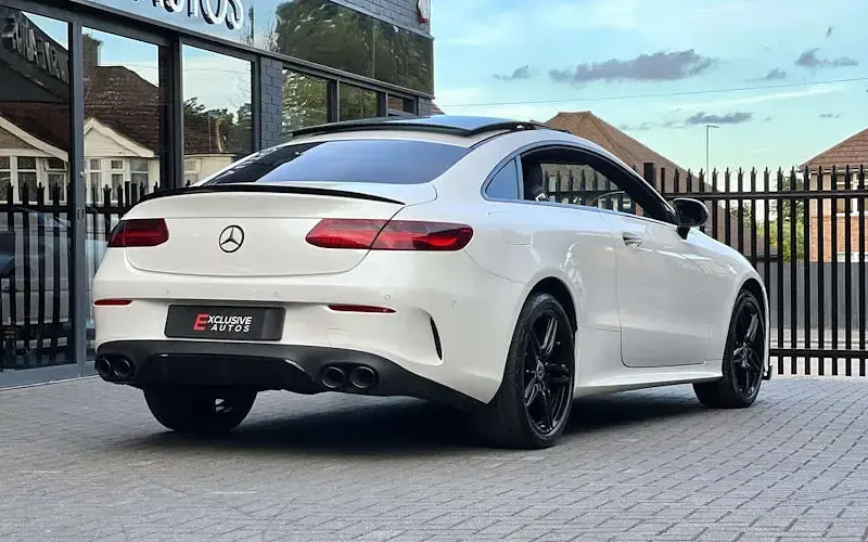 Used Mercedes E220 AMG Line Premium 194 HP (142 kW) 2018 White Coupe