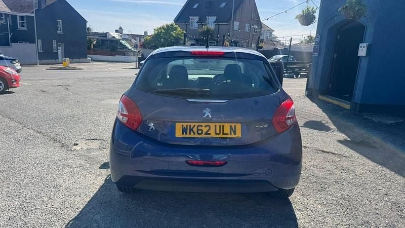 Second-hand Peugeot 208 Active 2012 Albastru Hatchback