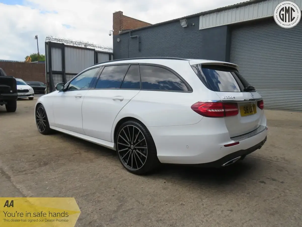 Used Mercedes E220 AMG line 194 HP (142 kW) 2019 White Estate