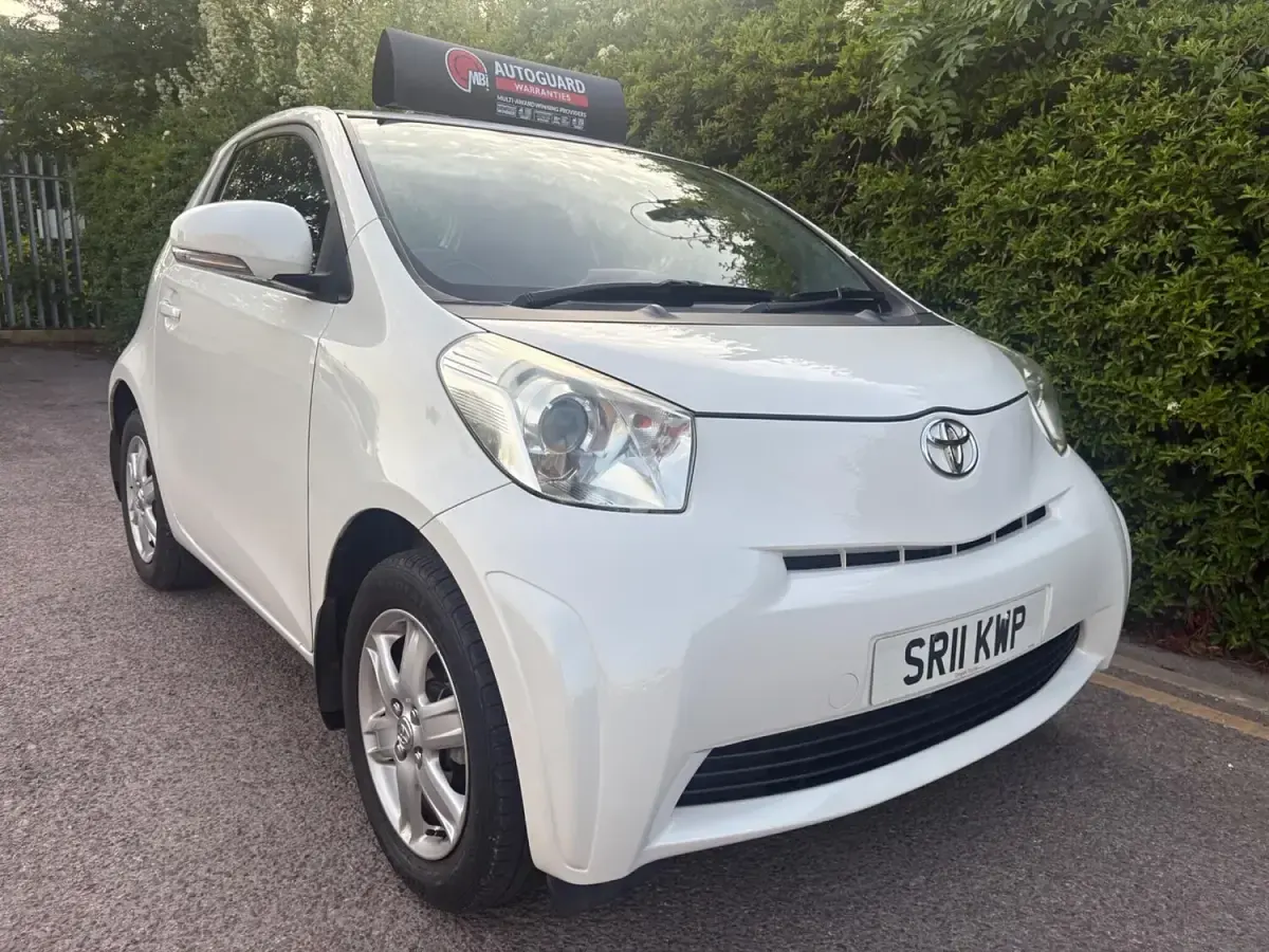 Used Toyota iQ 68 HP (50 kW) 2011 White Hatchback
