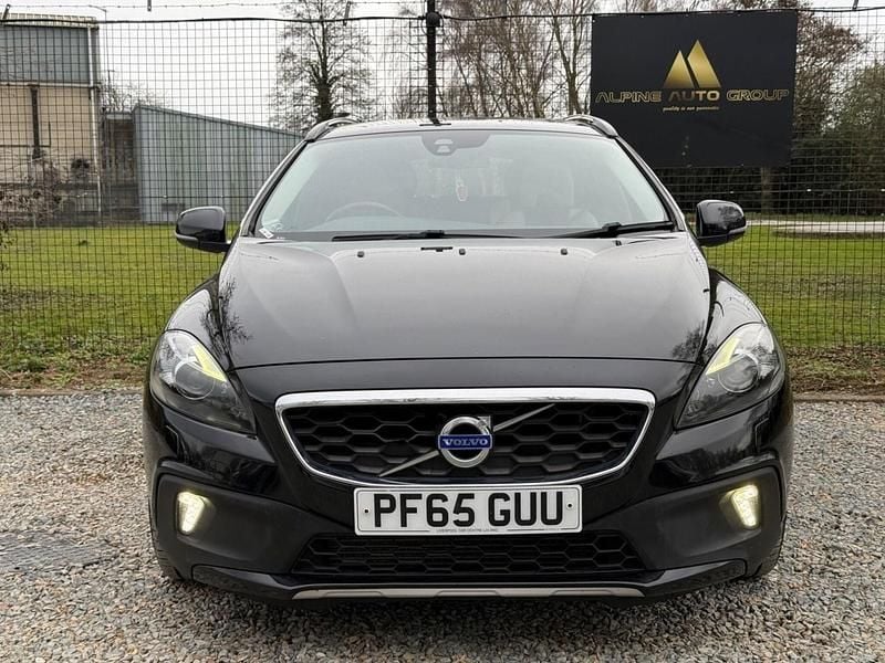 Used Volvo V40 2016 Black Hatchback