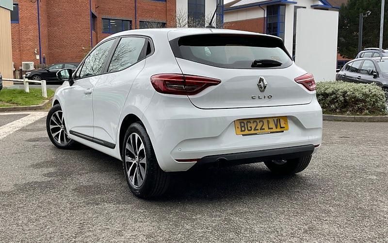 Used Renault Clio V Iconic 90 HP (66 kW) 2022 Hatchback