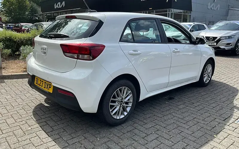 Used Kia Rio 101 HP (74 kW) 2022 White Hatchback