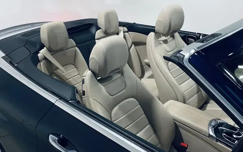 Usado Mercedes C200 AMG line 184 HP (135 kW) 2018 Azul Cabrios