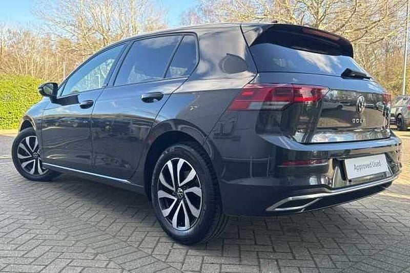 Second-hand VW Golf VIII 150 CP (110 kW) 2022