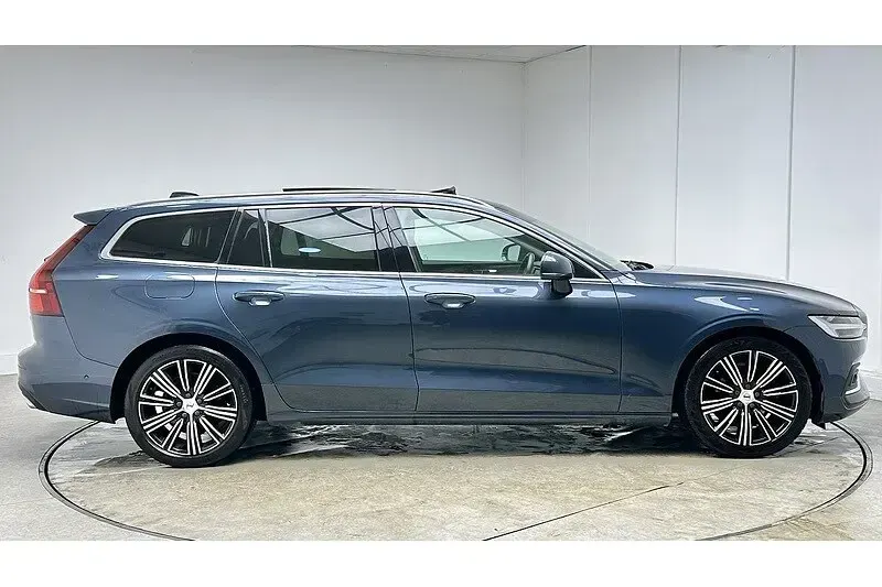 Used Volvo V60 Inscription 190 HP (139 kW) 2019 Blue Estate