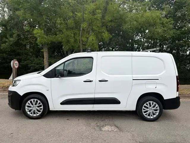 Used Citroën Berlingo 100 HP (73 kW) 2020 White MPV