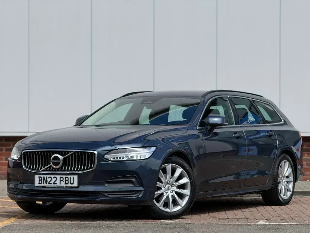 Used Volvo V90 Momentum 2022 Blue Estate