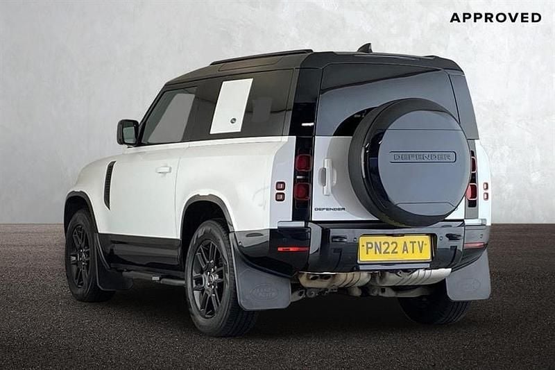 Used Land Rover Defender Dynamic 250 HP (183 kW) 2022 Fuji white Estate