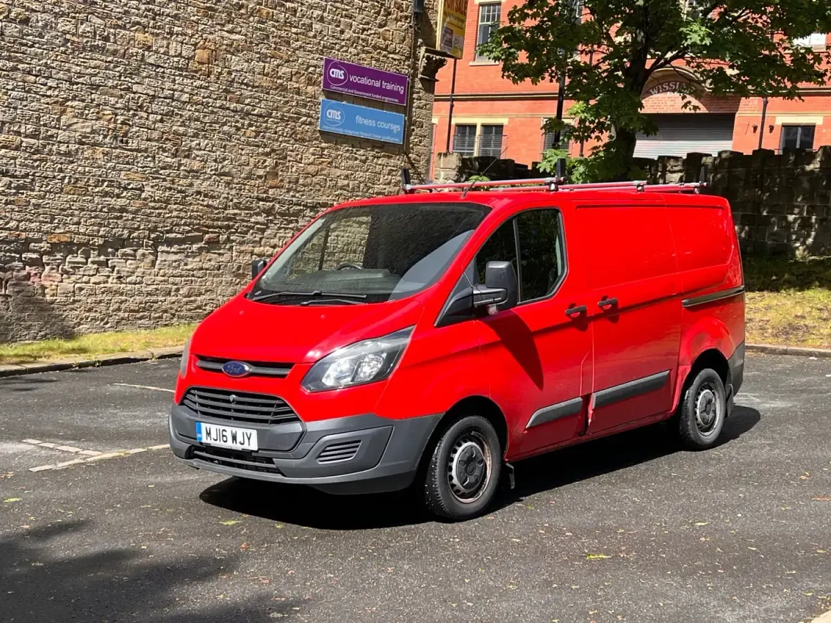Używany Ford Transit Custom 100 KM (73 kW) 2016 Czerwony Van