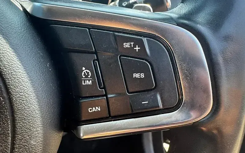 Usado Jaguar XE Ingenium 200 HP (147 kW) 2019 Sedan