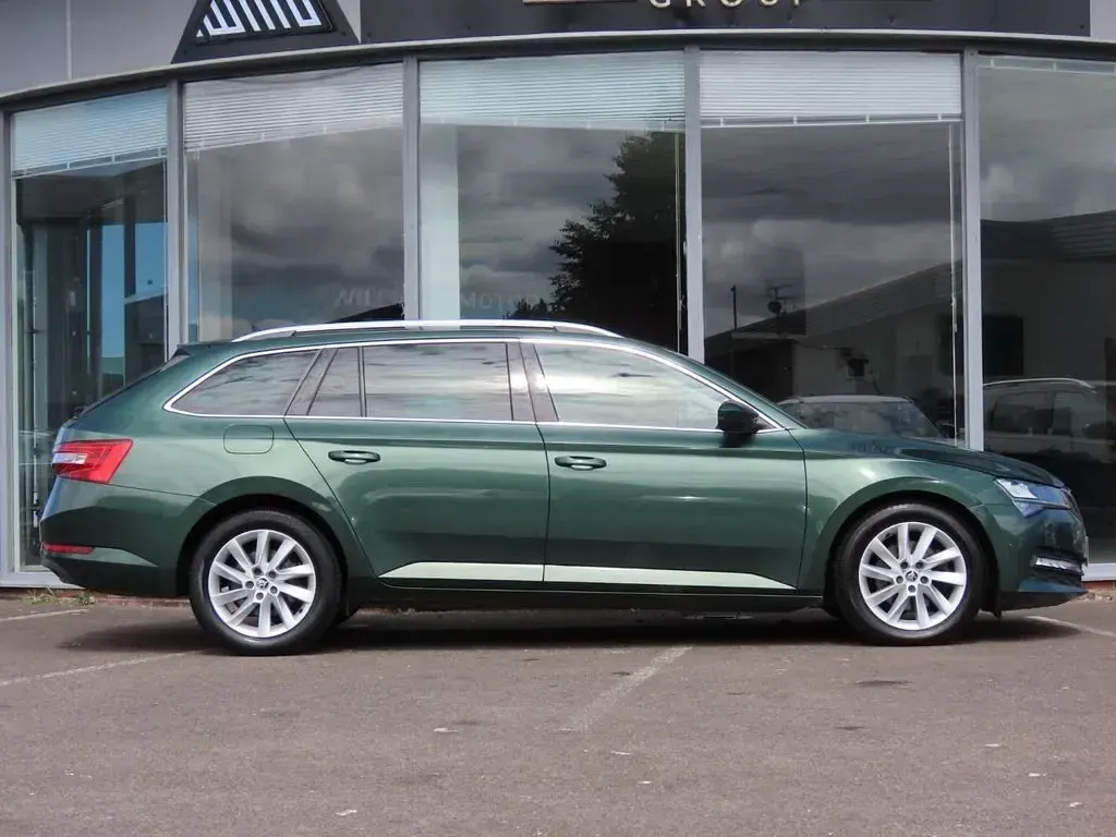 Used Skoda Superb SE Technology 120 HP (88 kW) 2019 Green Estate