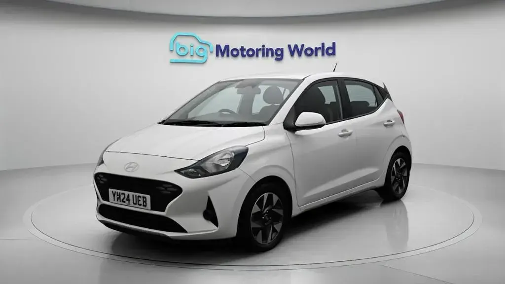 Used Hyundai i10 Advanced 63 HP (46 kW) 2024 White Hatchback