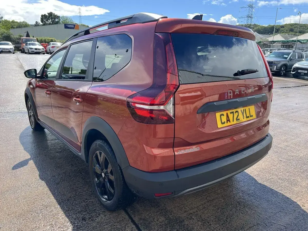 Used Dacia Jogger Extreme 108 HP (79 kW) 2022 Brown MPV