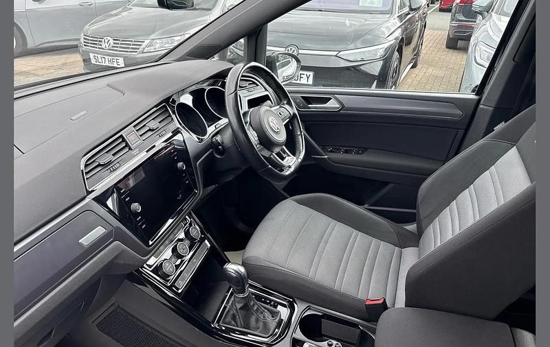 Used VW Touran R-line 190 HP (139 kW) 2019 Black MPV