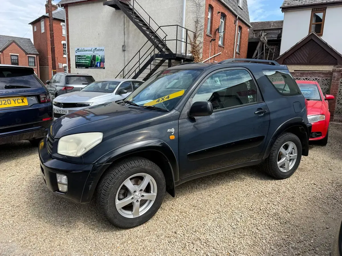 Used Toyota RAV4 147 HP (108 kW) 2001 Black SUV