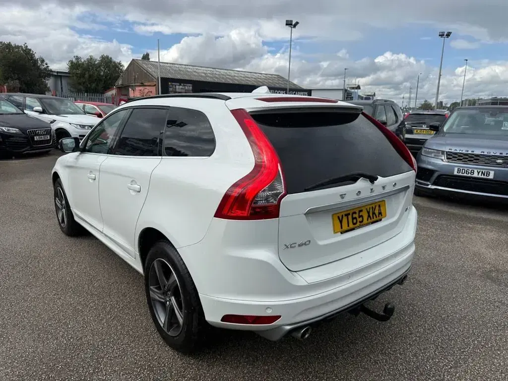 Used Volvo XC60 R-Design 190 HP (139 kW) 2015 White SUV