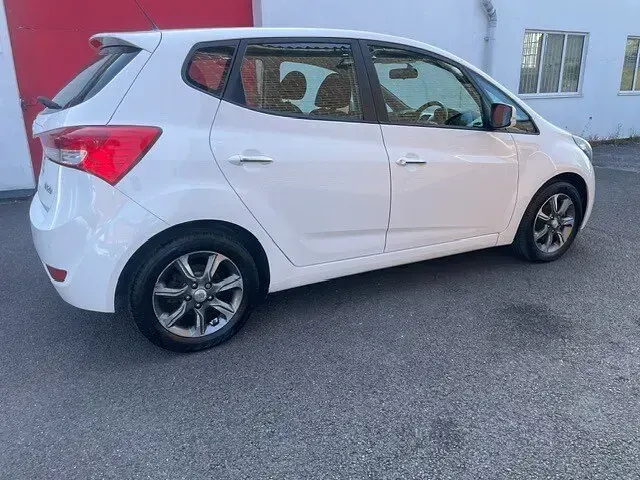 Used Hyundai ix20 SE 2016 White Hatchback