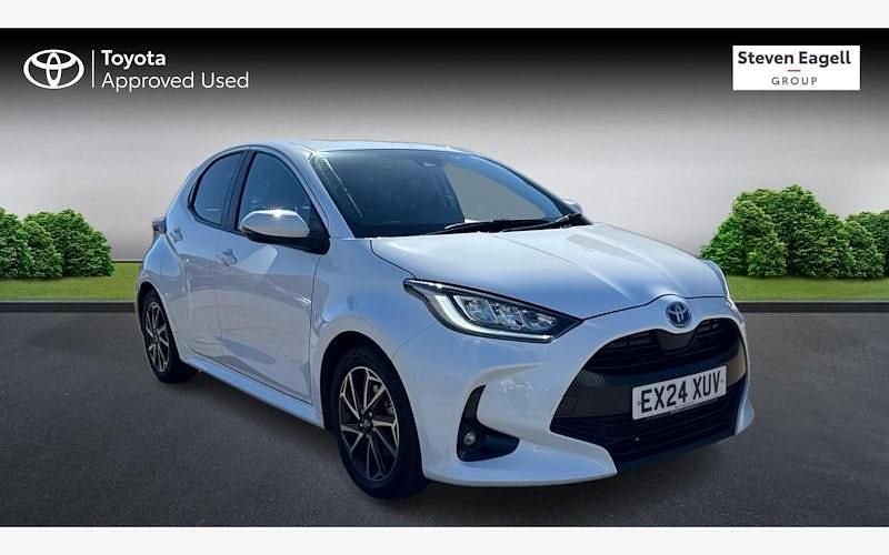 Used 2025 Toyota Yaris Hybrid Design Hatchback | £21,153 (Fair price) - Image 1/4