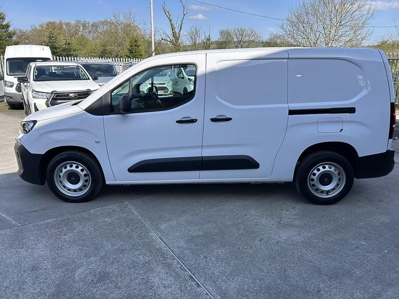 Usado Citroën Berlingo 100 HP (73 kW) 2025 Branco Monovolume