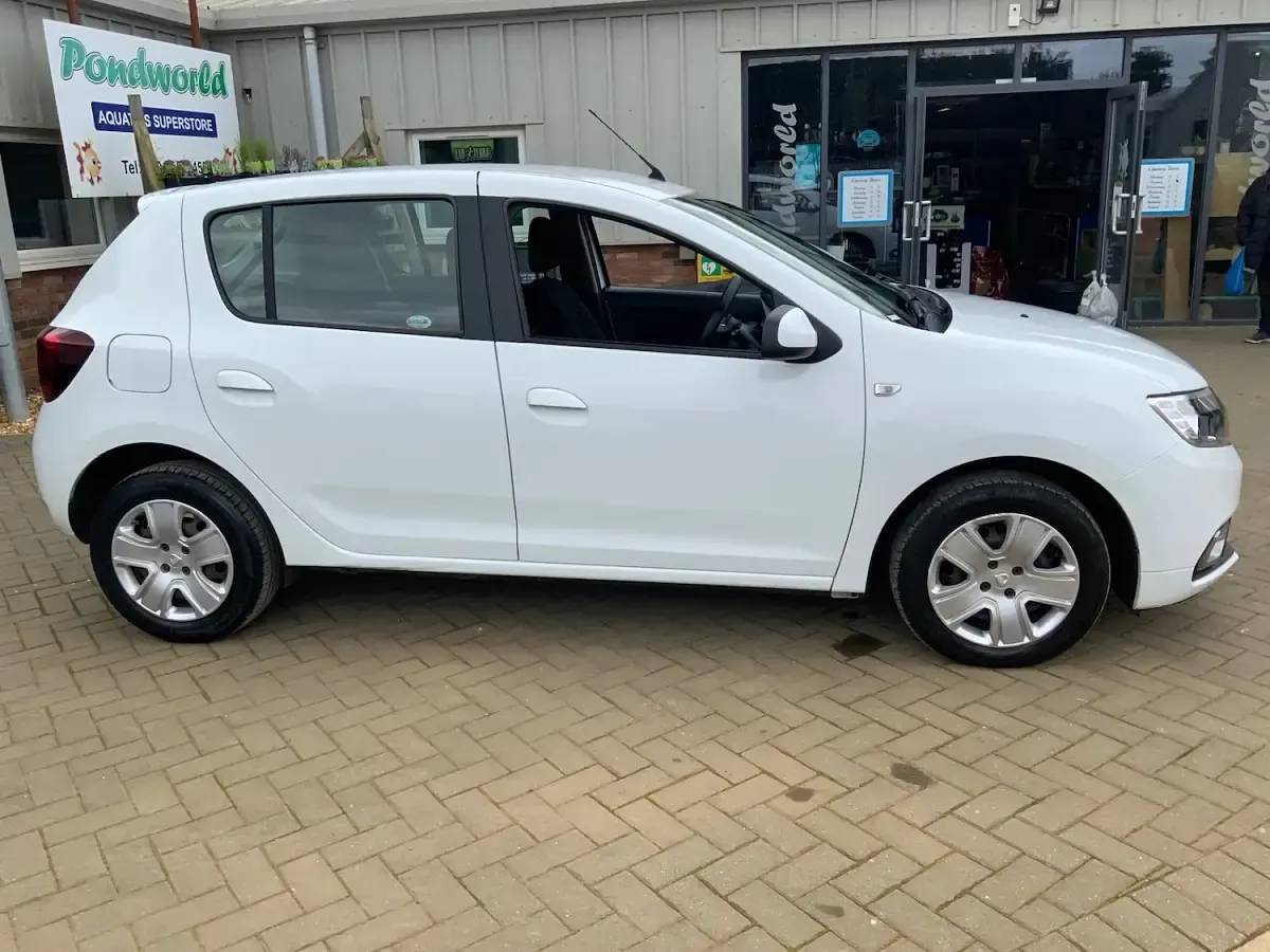 Used Dacia Sandero Lauréate 2017 White Hatchback