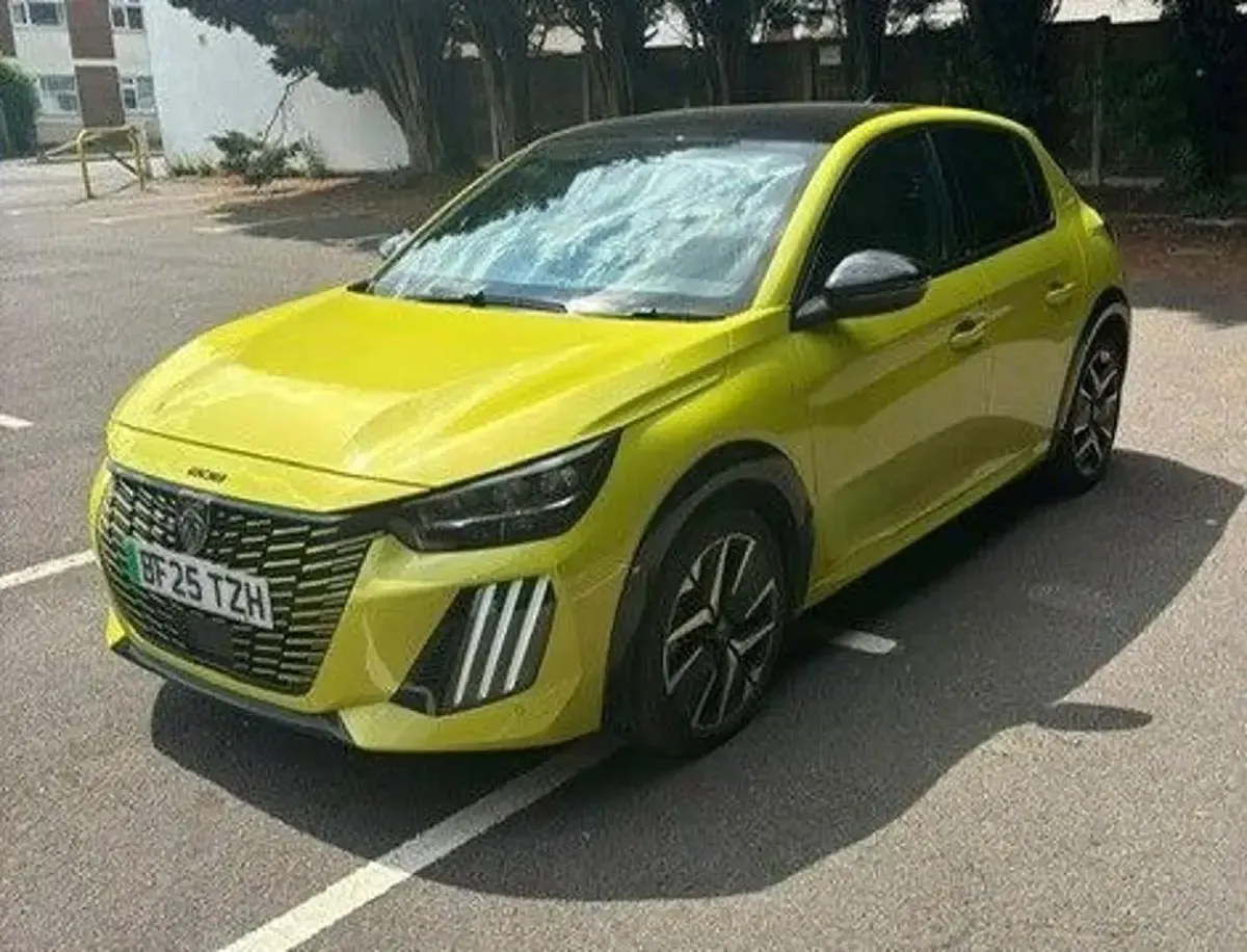 Used Peugeot e-208 GT 113 kW (154 HP) 2025 Yellow Hatchback
