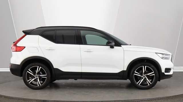 Used Volvo XC40 R-Design 197 HP (144 kW) 2022 SUV