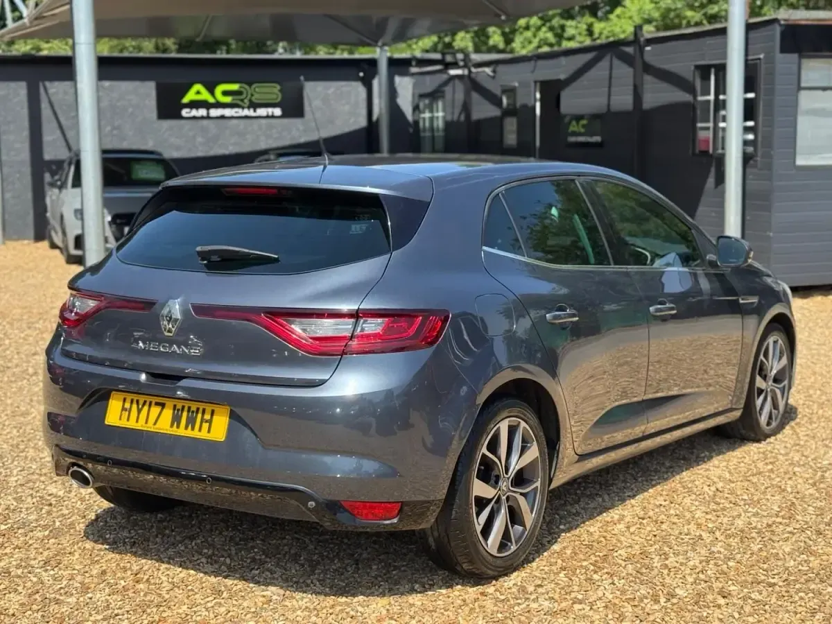 Used Renault Mégane Dynamique 110 HP (80 kW) 2017 Grey Hatchback