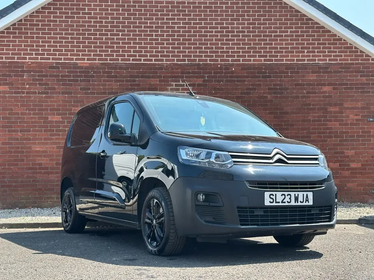 Used Citroën Berlingo 100 HP (73 kW) 2023 Black MPV