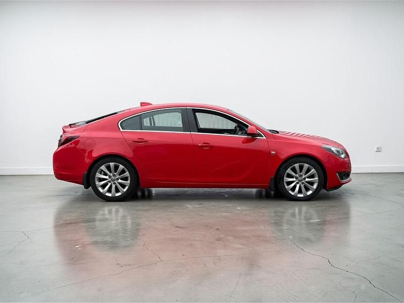 Second-hand Vauxhall Insignia Elite 136 CP (100 kW) 2016 Roșu Hatchback