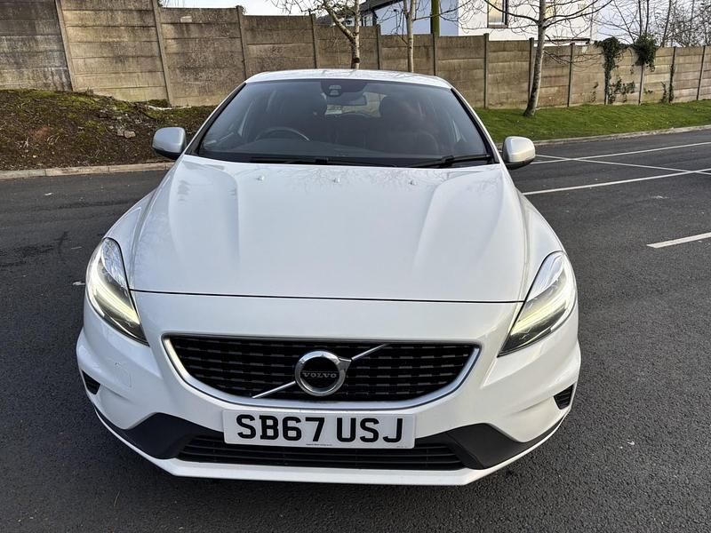 Used Volvo V40 R-Design 2017 White Hatchback