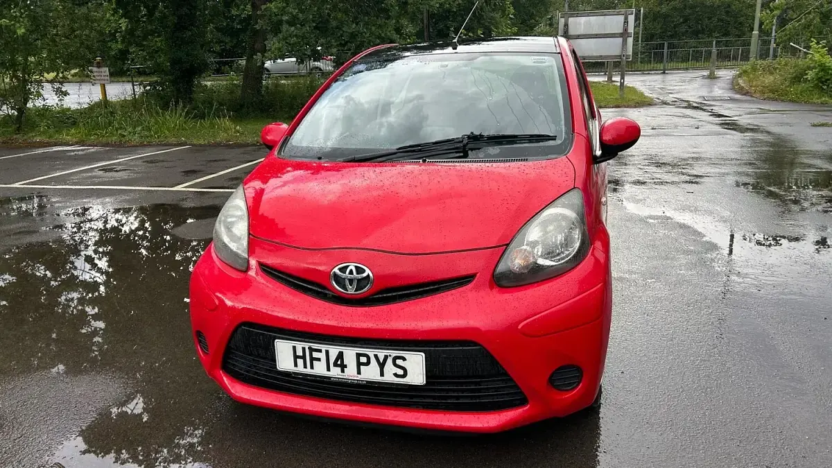 Used Toyota Aygo 68 HP (50 kW) 2014 Multicoloured Hatchback