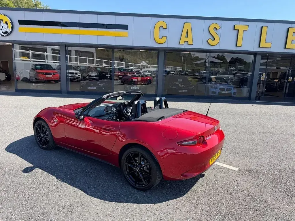 Used Mazda MX5 Inclusive 160 HP (117 kW) 2016 Red Cabriolet