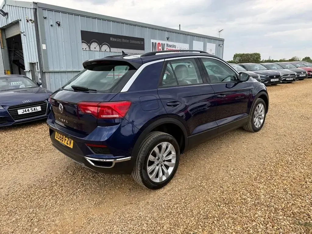 Usado VW T-Roc SE 115 HP (84 kW) 2018 Azul SUV