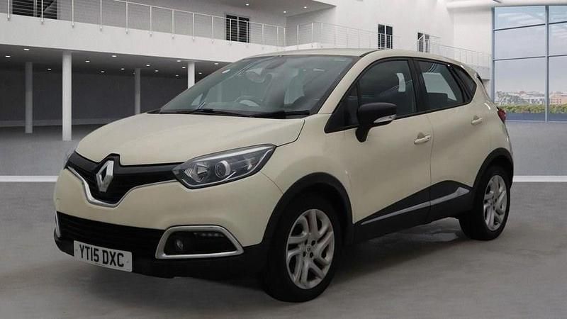 Used Renault Captur Dynamique 90 HP (66 kW) 2015 White SUV