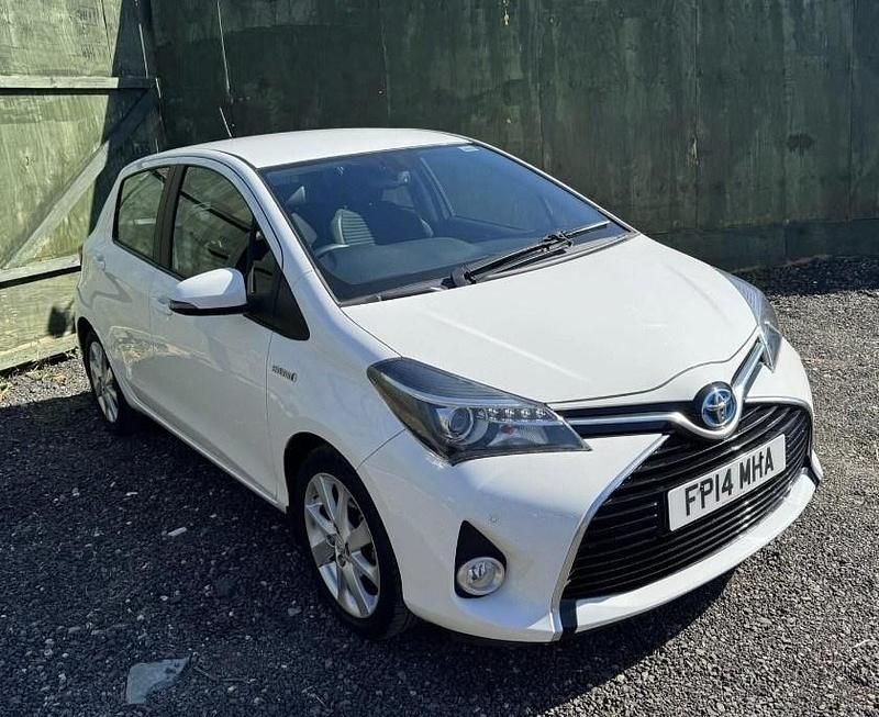 Used Toyota Yaris Hybrid 2014 White Hatchback