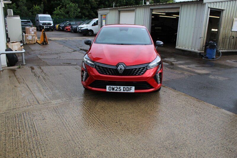 Flame red New 2025 Renault Clio V Techno Hatchback | £20,995 (Fair price) - Image 1/4