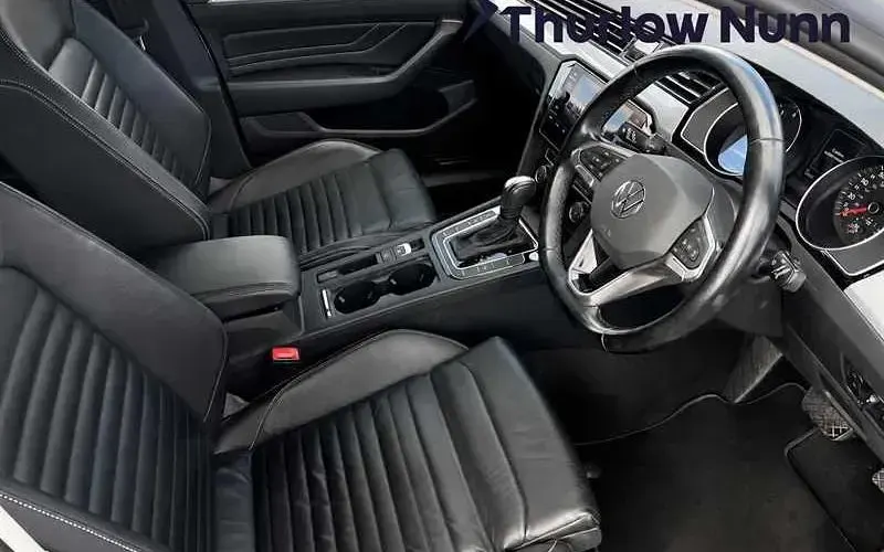 Used VW Passat SEL 150 HP (110 kW) 2023 Silver Estate
