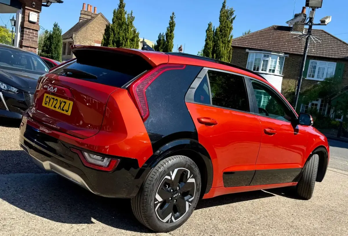 Begagnad Kia e-Niro 150 kW (204 HK) 2022 Orange SUV