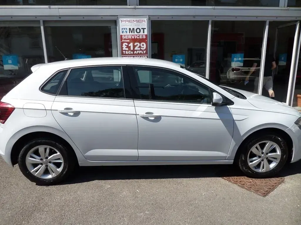 Used VW Polo SE 95 HP (69 kW) 2019 Silver Hatchback
