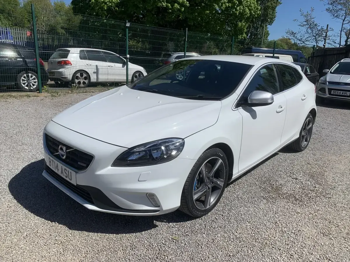 Usado Volvo V40 R-Design 150 HP (110 kW) 2014 Branco Citadino