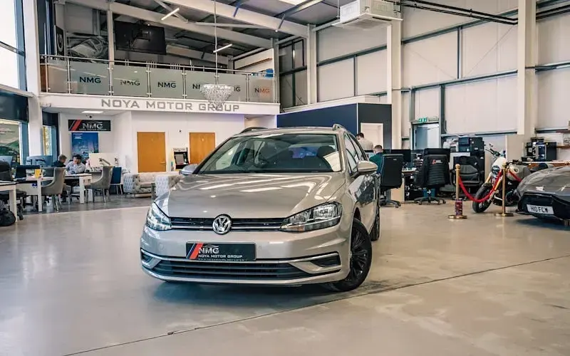 Used VW Golf VII SE 116 HP (85 kW) 2019 Silver Estate