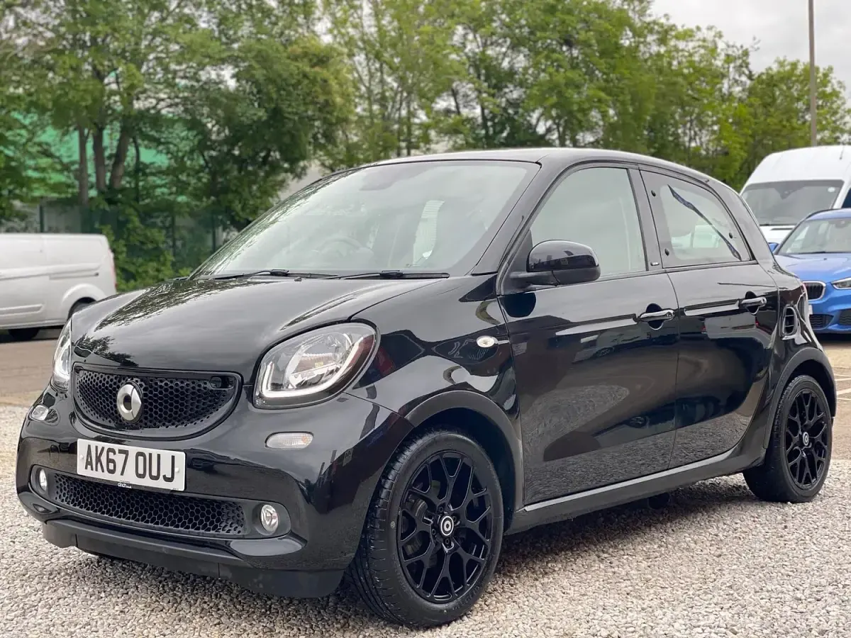 Used Smart ForFour Premium 90 HP (66 kW) 2017 Black Hatchback