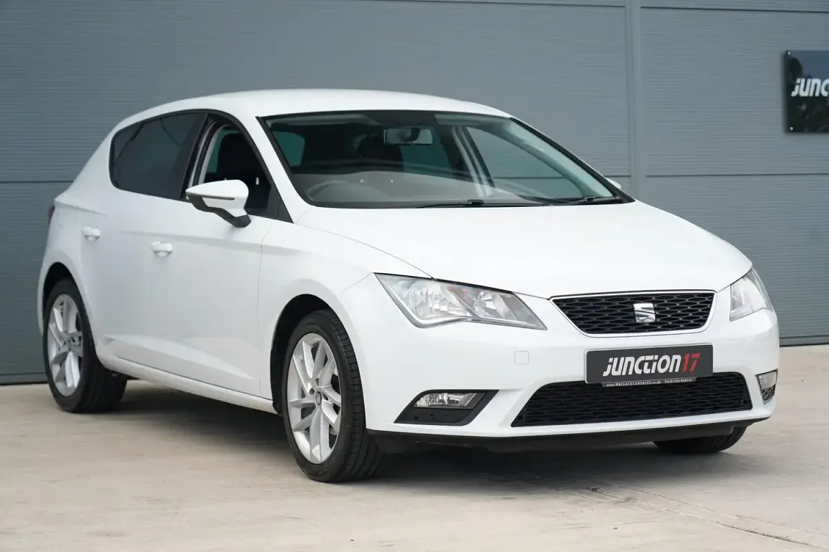 Used Seat Leon SE 110 HP (80 kW) 2016 White Hatchback