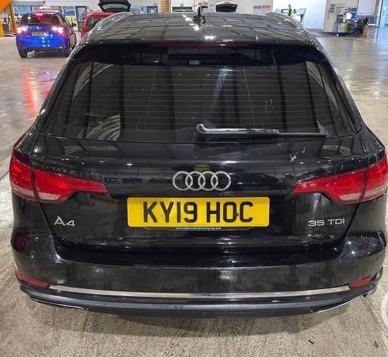 Used Audi A4 150 HP (110 kW) 2019 Black Estate